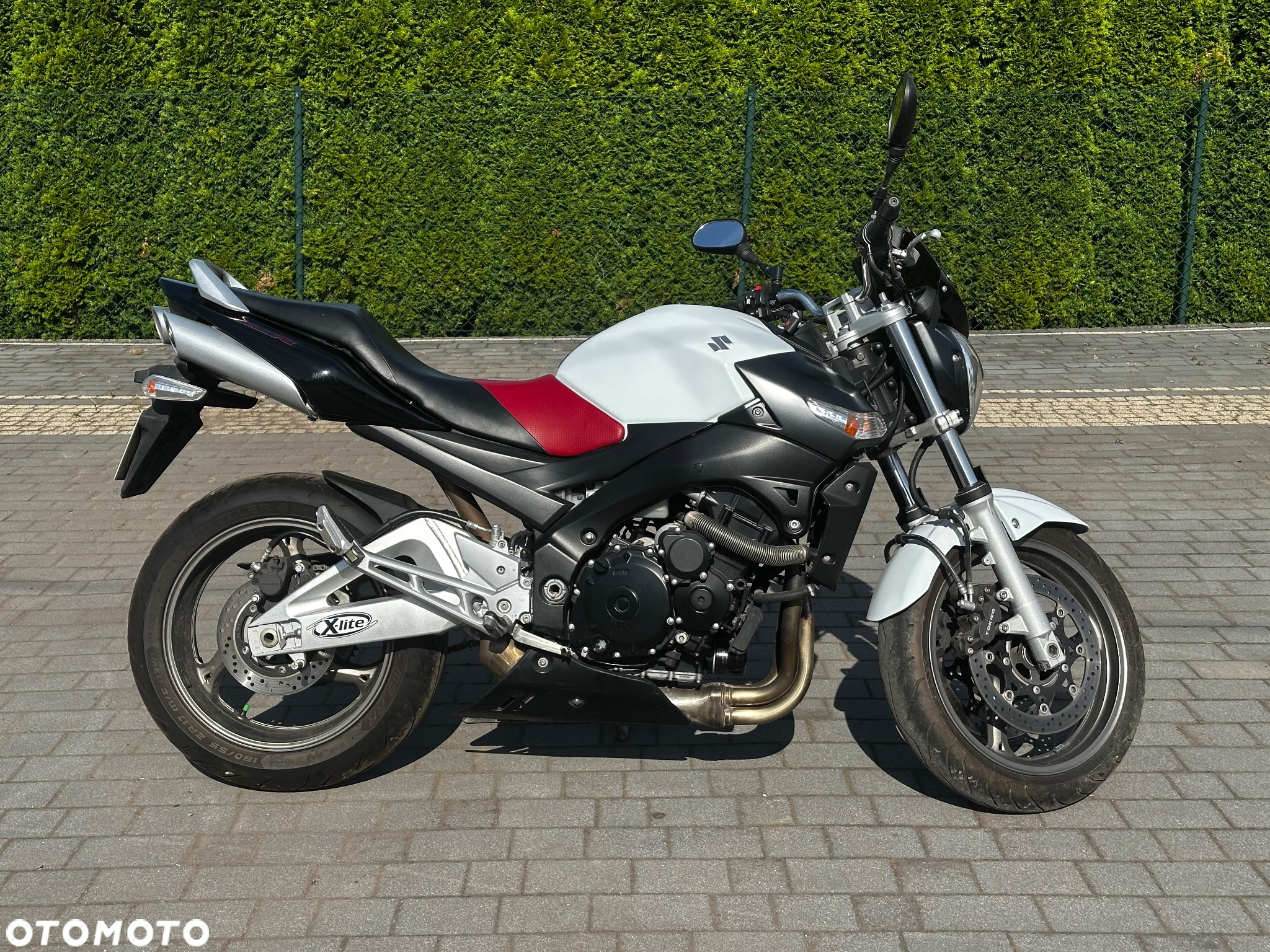 Suzuki GSR - 6