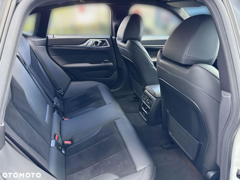 BMW i4 - 15