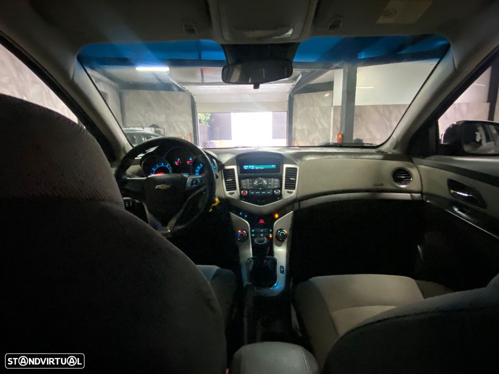 Chevrolet Cruze 1.6 LS - 6