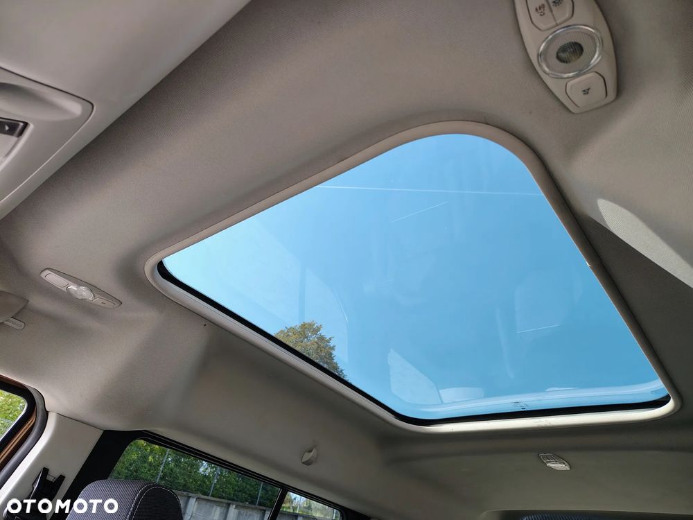 Ford Tourneo Connect Grand - 33