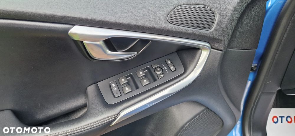 Volvo V40 D4 Geartronic RDesign - 17