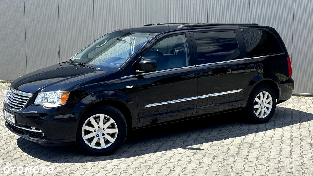 Chrysler Town & Country 3.6 Limited - 10