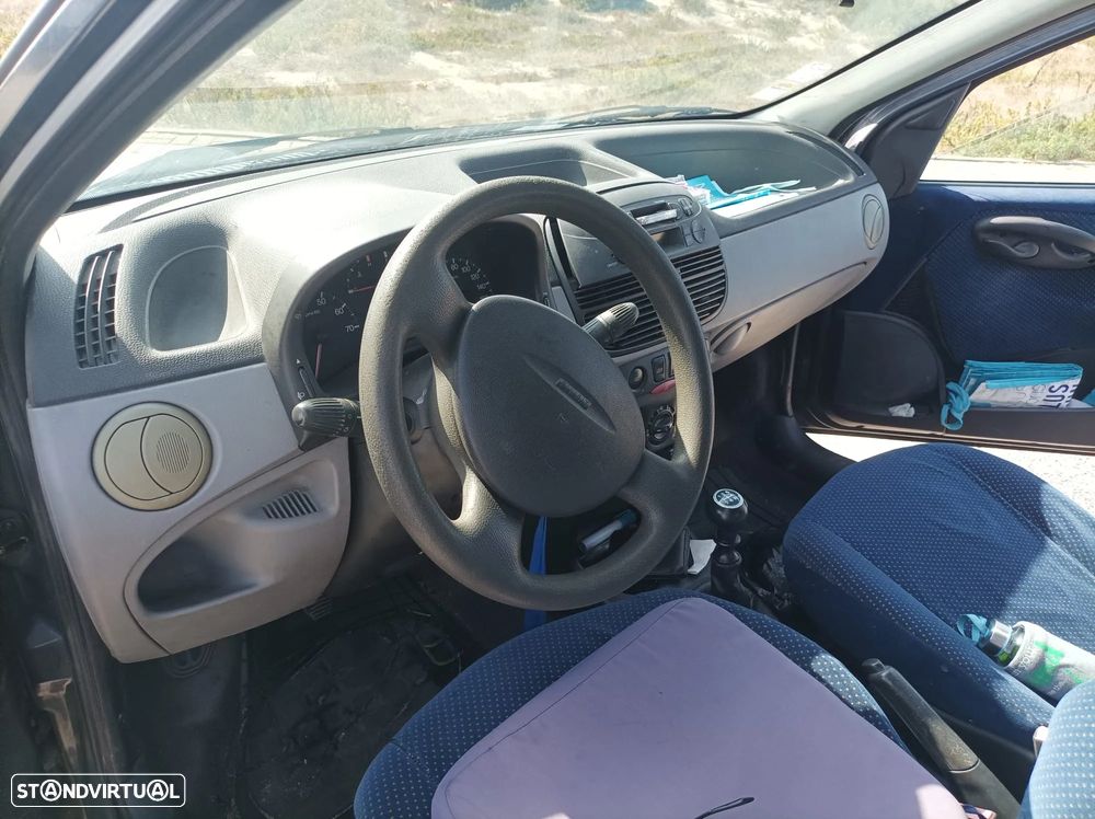 Fiat Punto 1.2 16V HLX - 2
