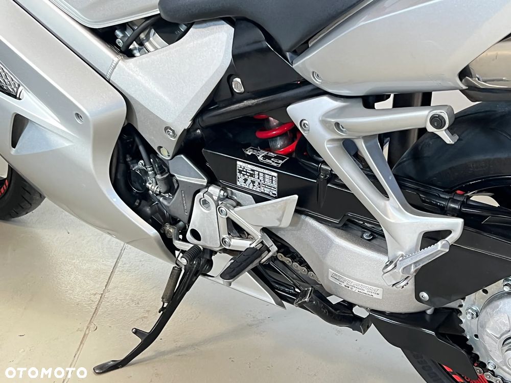 Honda VFR - 18