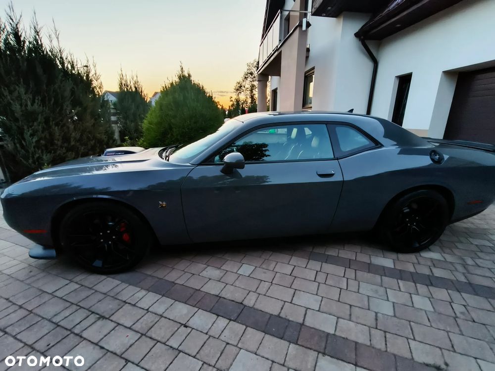 Dodge Challenger 6.4 Scat Pack - 16