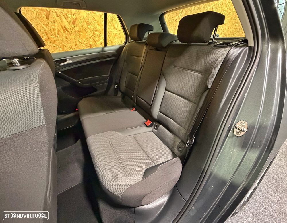 VW Golf 1.0 TSI Confortline DSG - 21