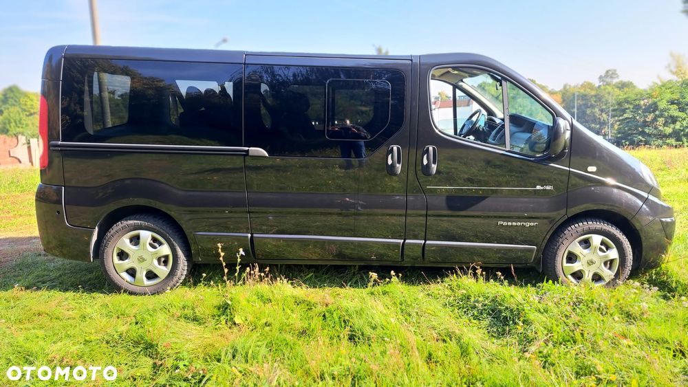 Renault Trafic Grand Passenger Black Edition - 10