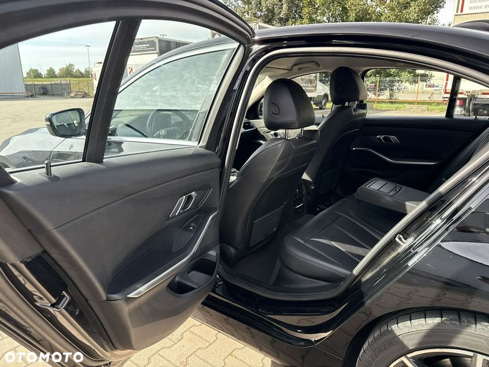 BMW Seria 3 320d MHEV Luxury Line - 14