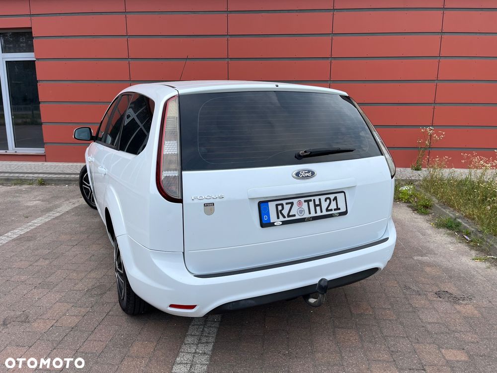 Ford Focus 1.6 16V Style - 12