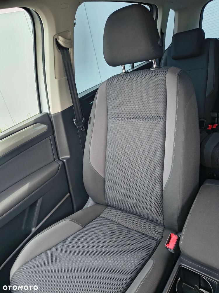 Volkswagen Touran - 23