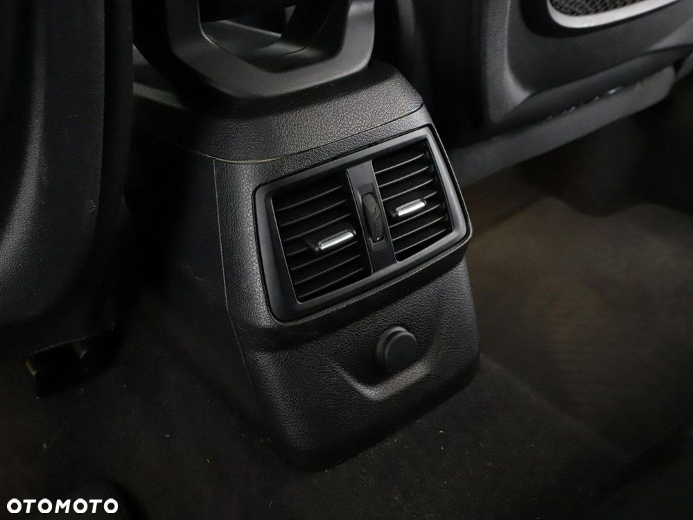 BMW Seria 2 218d - 35