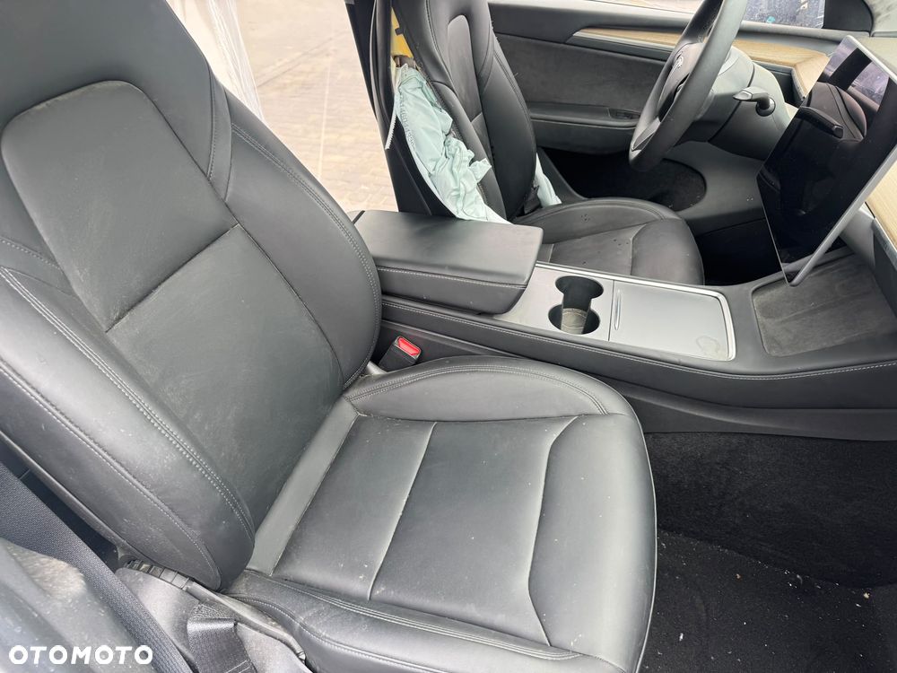 Tesla Model Y 62.5 Standard RWD - 32