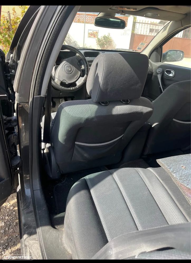 Renault Mégane 1.5 dCi P. Authentique - 8