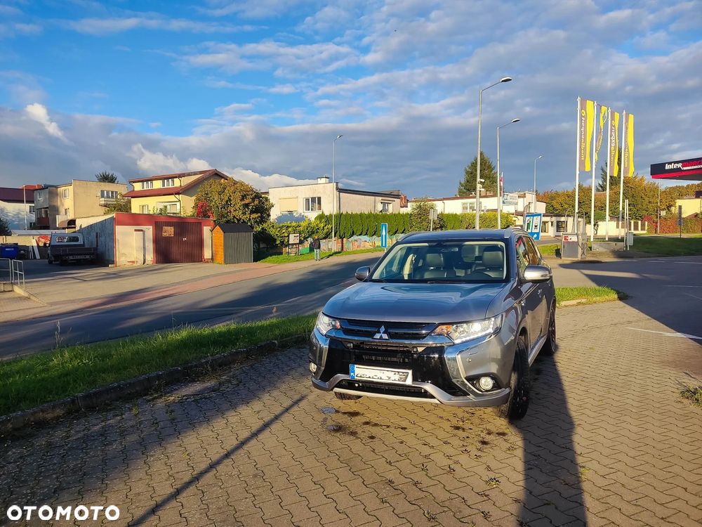 Mitsubishi Outlander Instyle NAVI + - 27