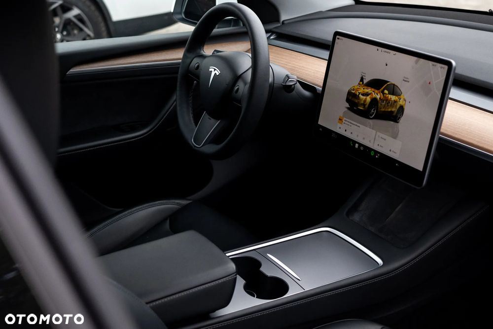 Tesla Model Y - 30