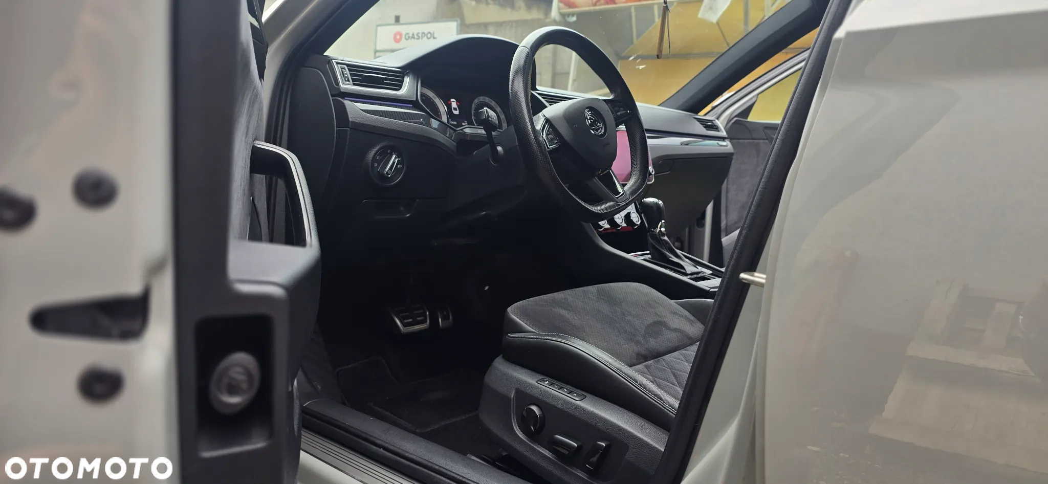 Skoda Superb 2.0 TDI Sportline DSG - 36