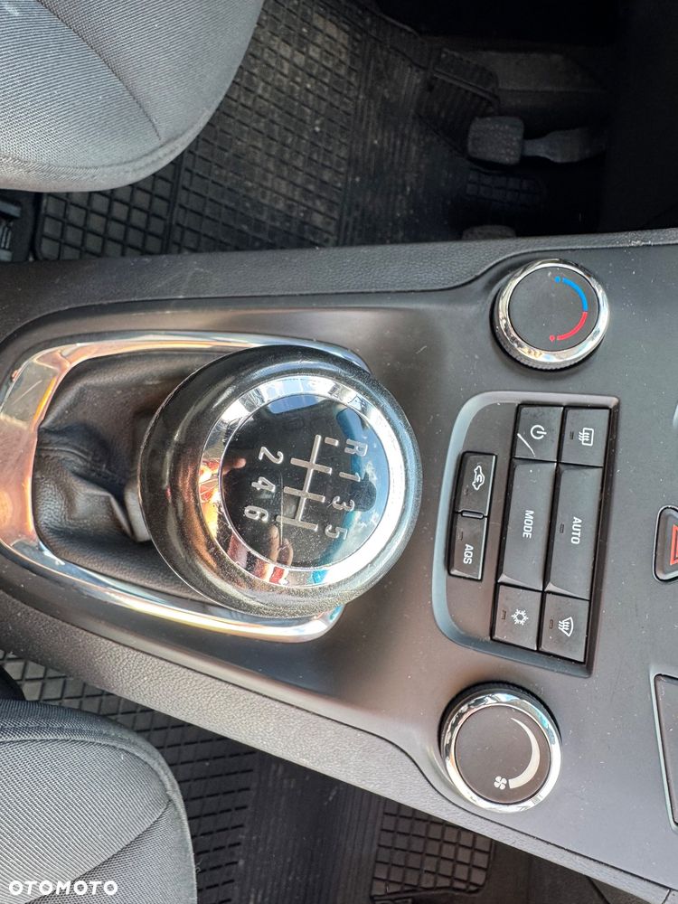 Chevrolet Orlando - 24