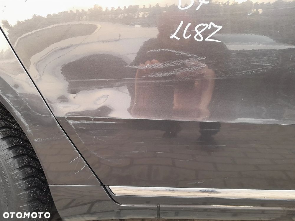 VW PASSAT B7 DRZWI PRAWE TYLNE PRAWY TYŁ KOMBI KOLOR: LC8Z - 4