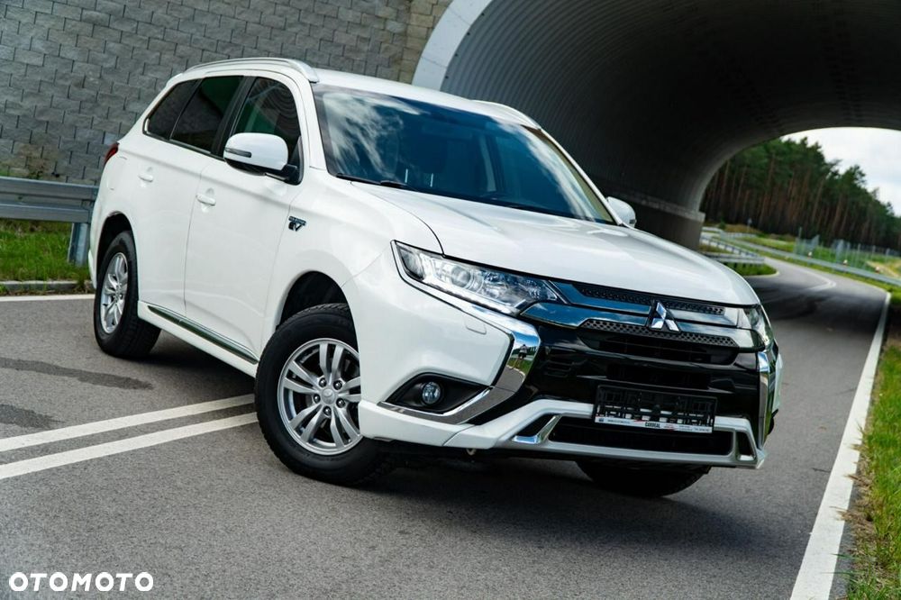 Mitsubishi Outlander 2.4 4WD Plus - 27