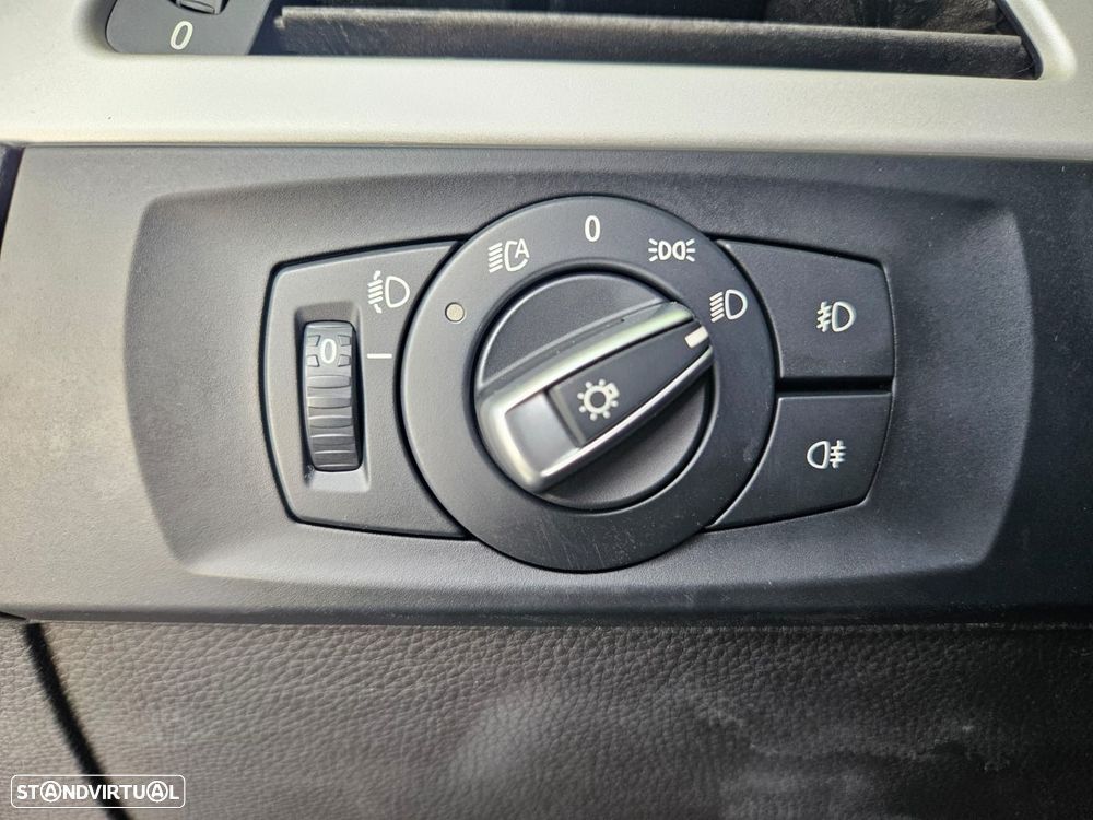 BMW 318 d LifeStyle - 38