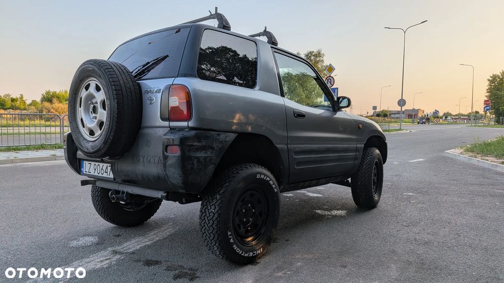 Toyota RAV4 2.0 - 15