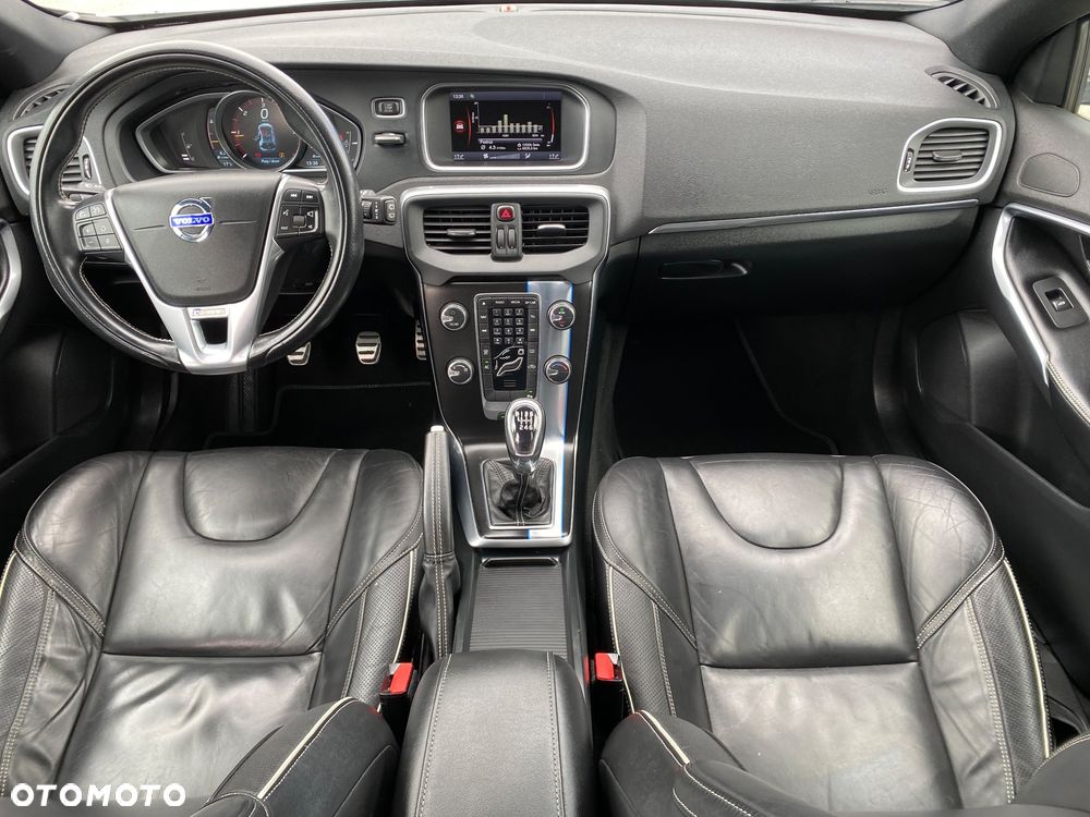 Volvo V40 D2 R Design - 14