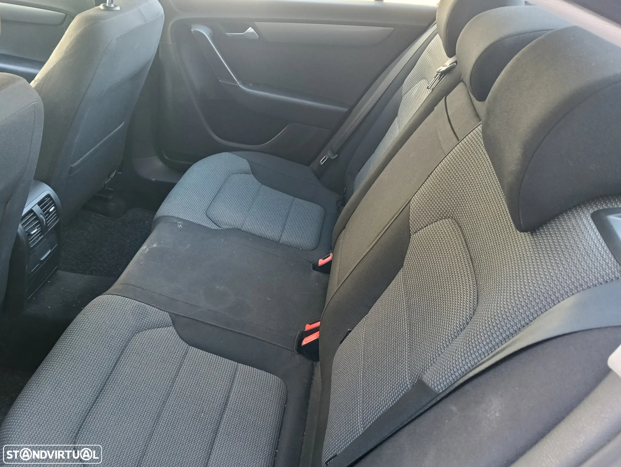 VW Passat 1.6 TDI BlueMotion - 15