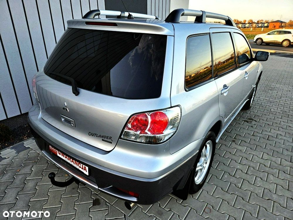 Mitsubishi Outlander 2.4 4WD Intense - 26