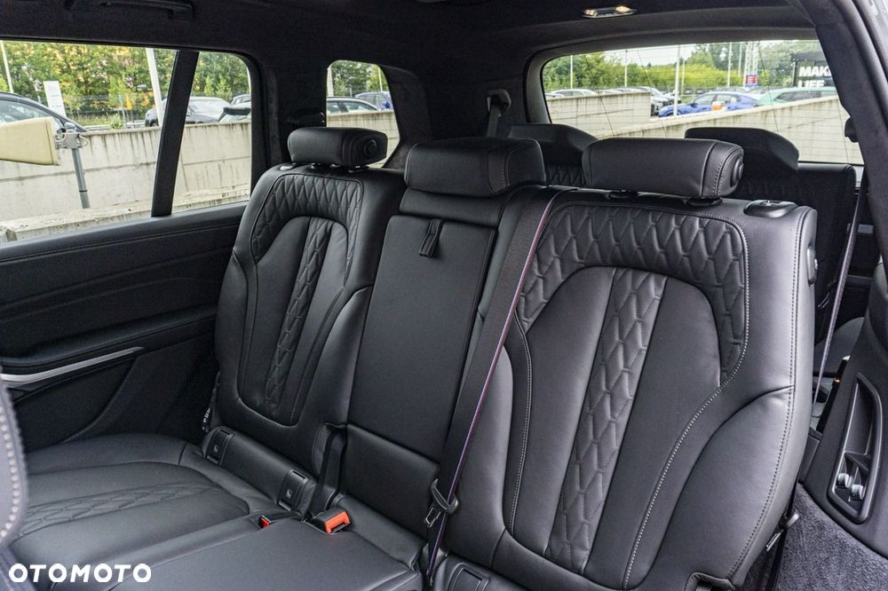 BMW X7 - 25