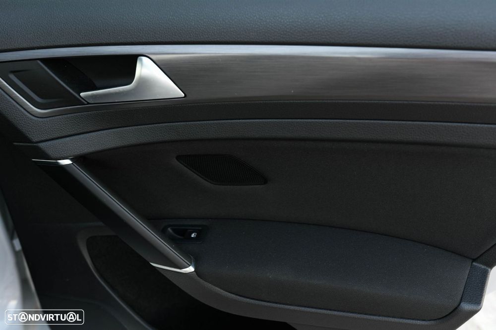 VW Golf 1.6 TDI Confortline - 19