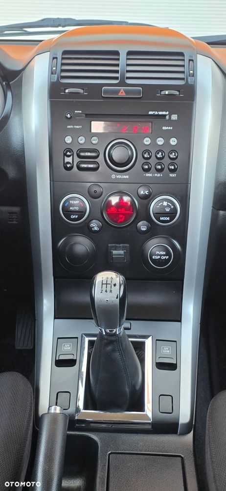 Suzuki Grand Vitara 1.6 Club - 10