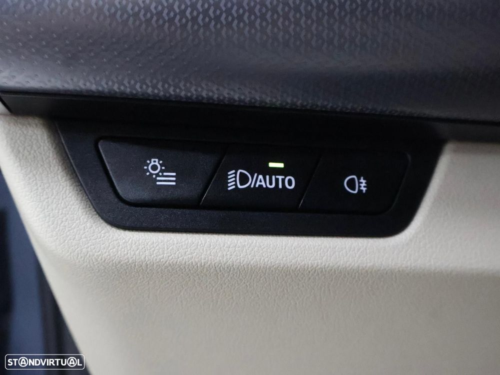 BMW iX1 eDrive20 Pack Desportivo M - 14