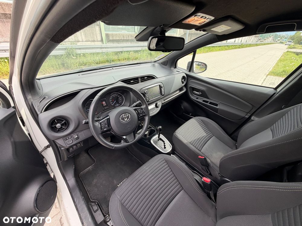 Toyota Yaris Hybrid 100 Business Edition - 5