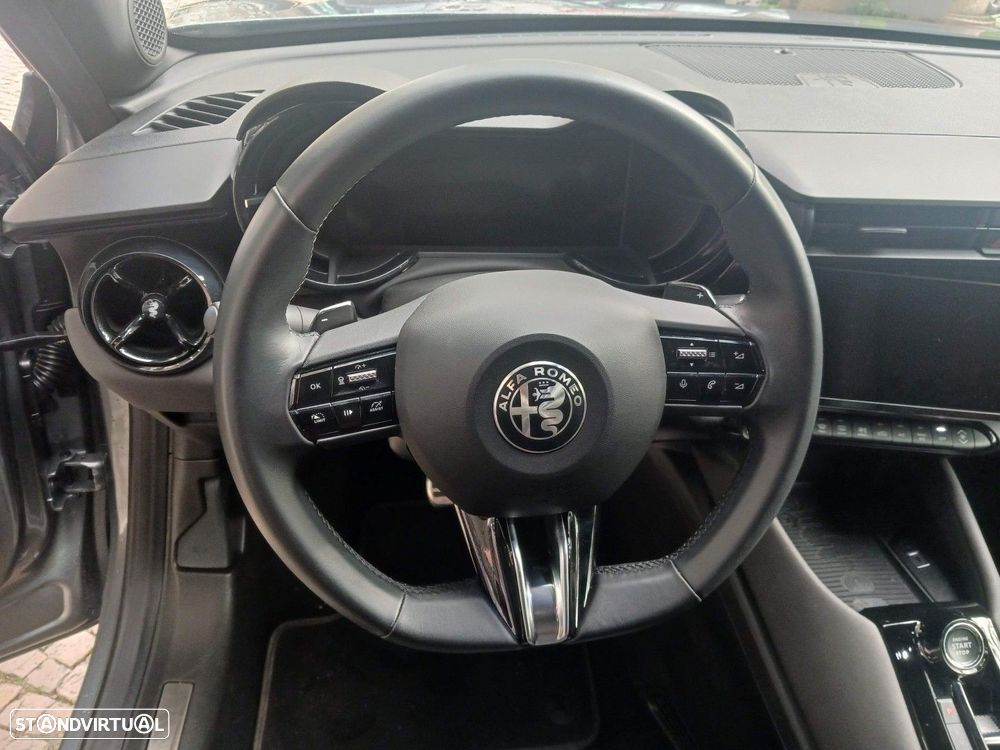 Alfa Romeo Junior 1.2 Speciale eDCT6 - 11