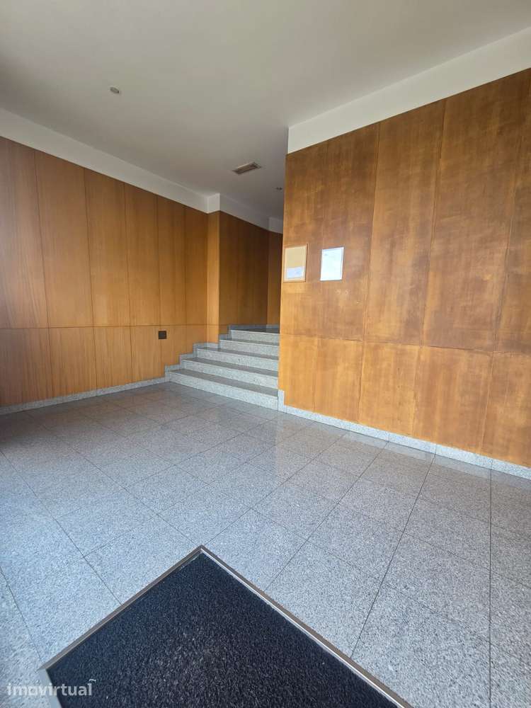 Apartamento T1 equipado e mobilado ( ao Hospital S. João) - Grande imagem: 2/13