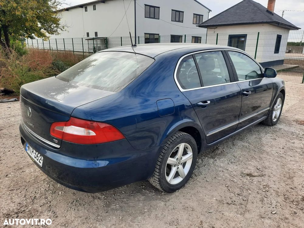 Skoda Superb 2.0 TDI DSG Comfort - 2