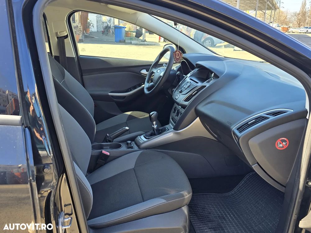 Ford Focus 1.0 EcoBoost Start-Stopp-System TITANIUM - 6