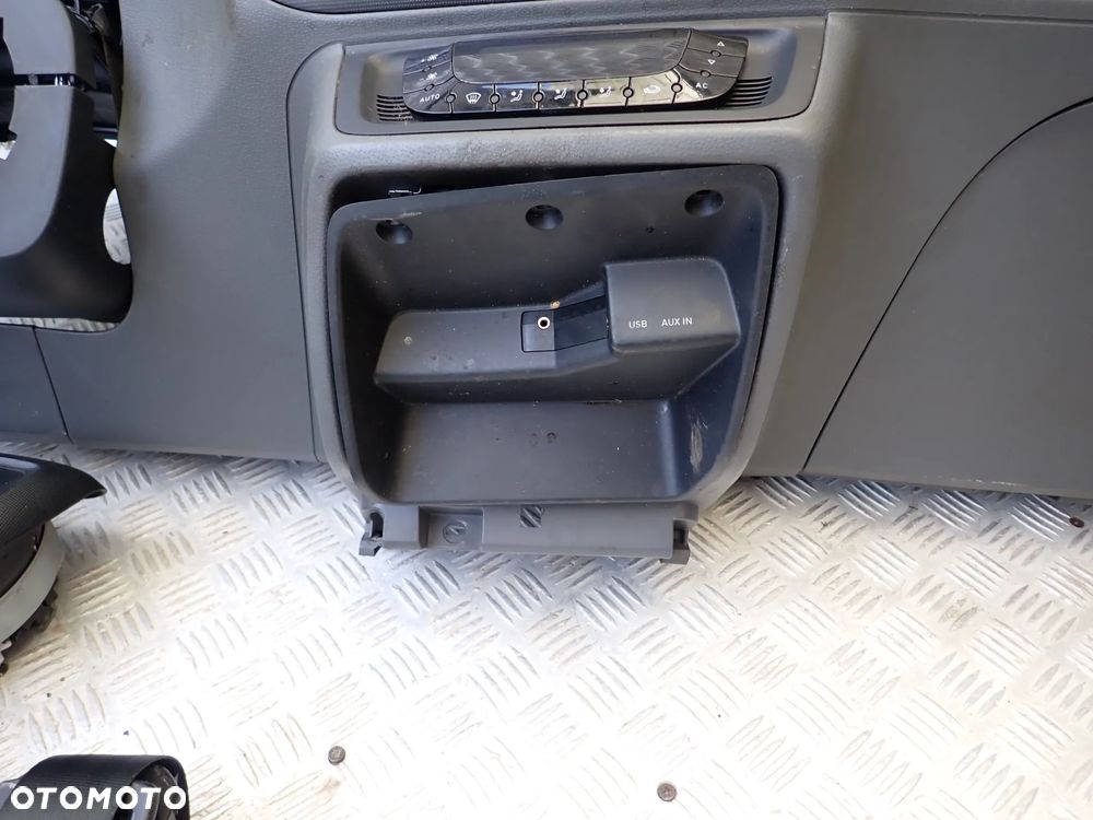 KOKPIT DESKA ROZDZIELCZA SEAT IBIZA IV ,WERSJA 5 DRZWIOWA  Z PASAMI - 5