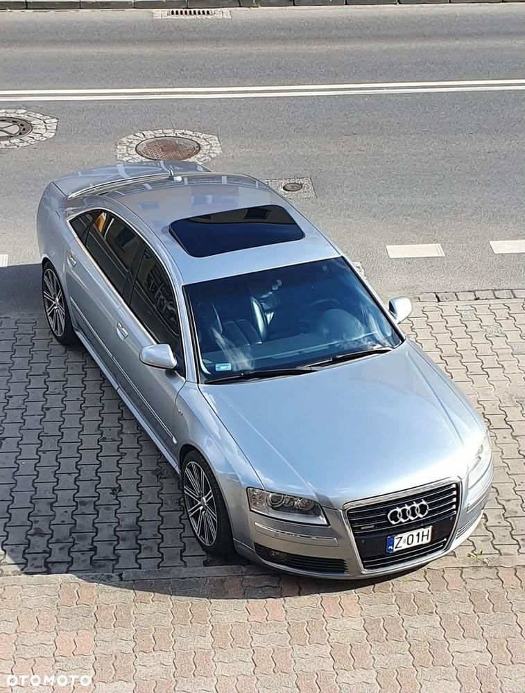 Audi A8 4.2 L Quattro - 14