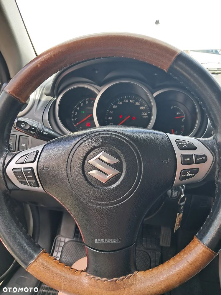 Suzuki Grand Vitara 2.0 - 6