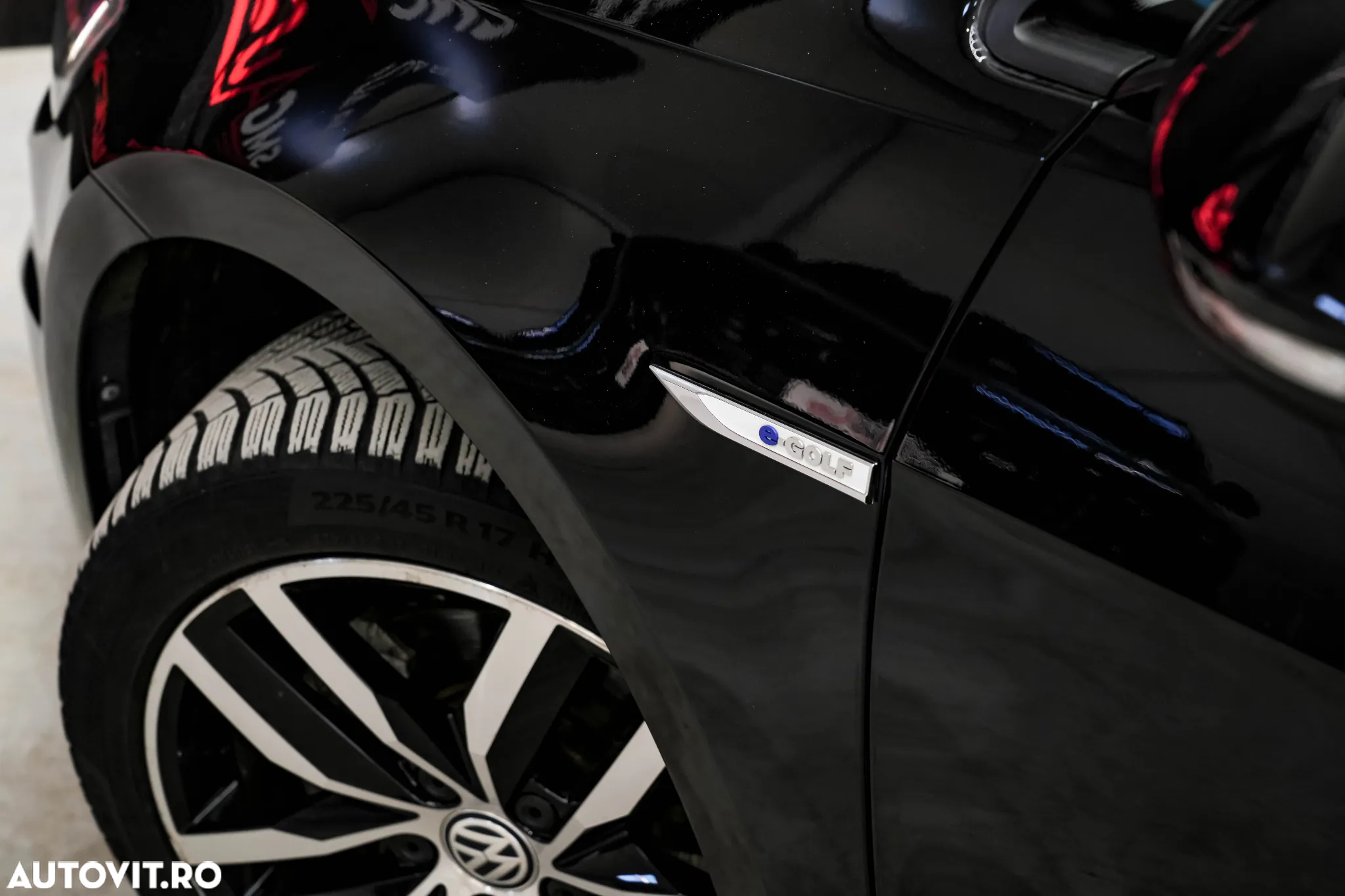 Volkswagen Golf e-Golf - 35