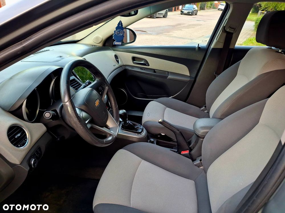 Chevrolet Cruze 1.8 LT - 25