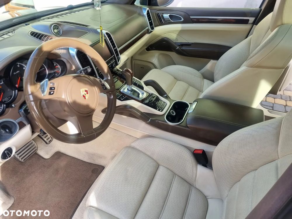 Porsche Cayenne - 14