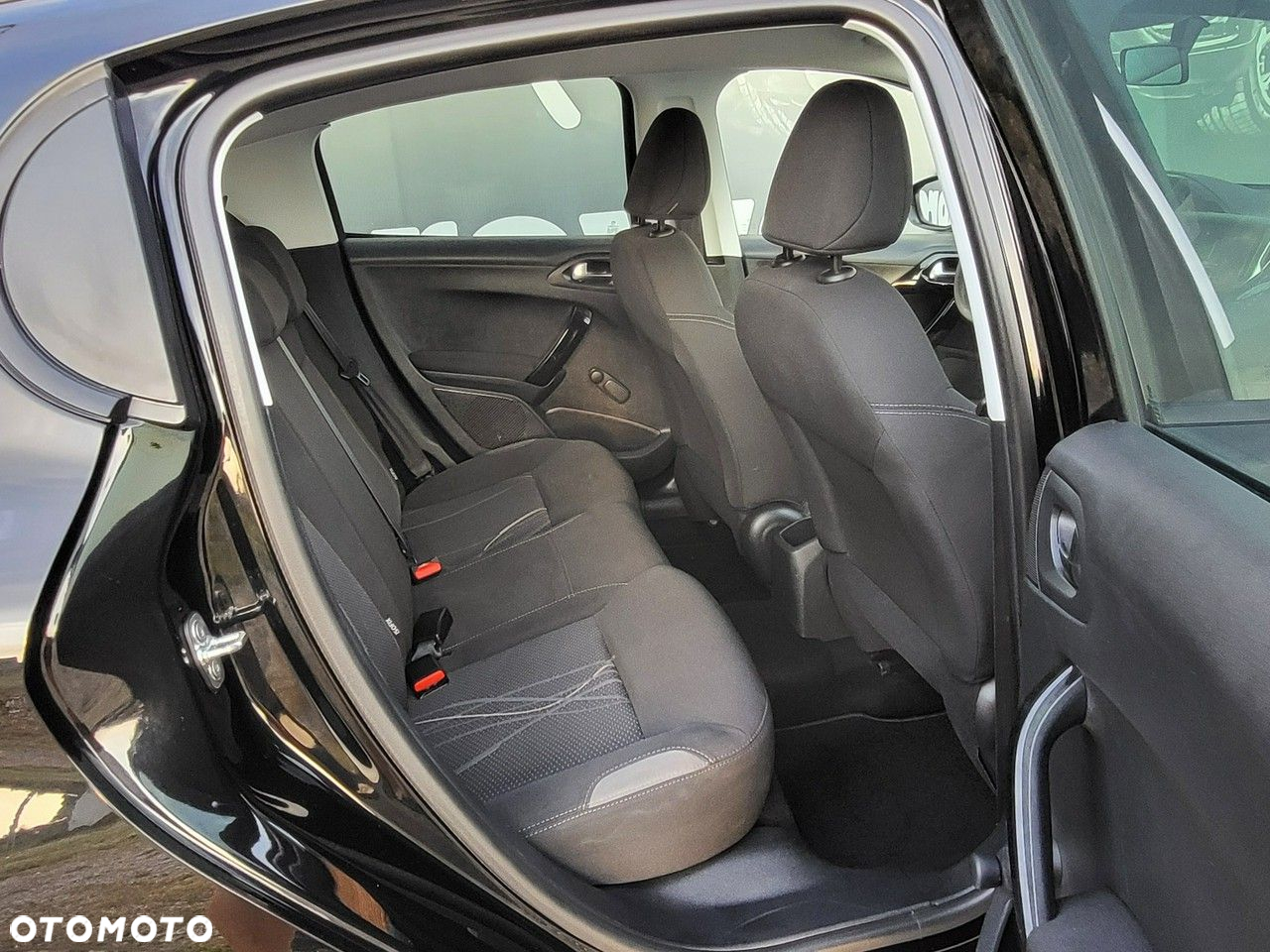 Peugeot 208 - 7