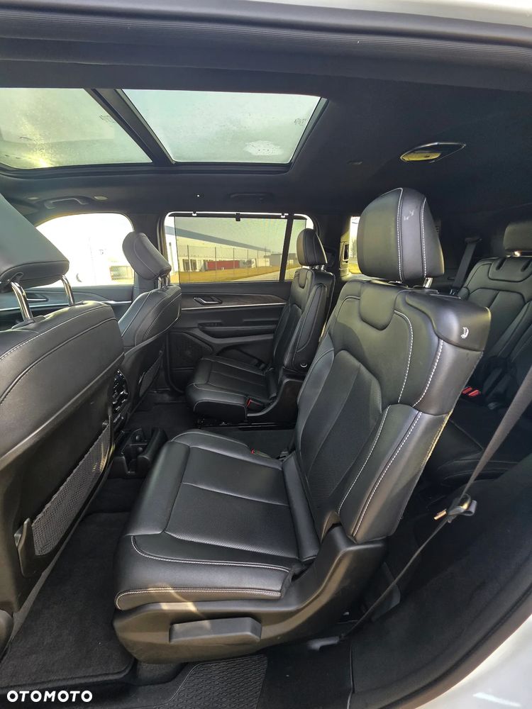 Jeep Grand Cherokee - 26