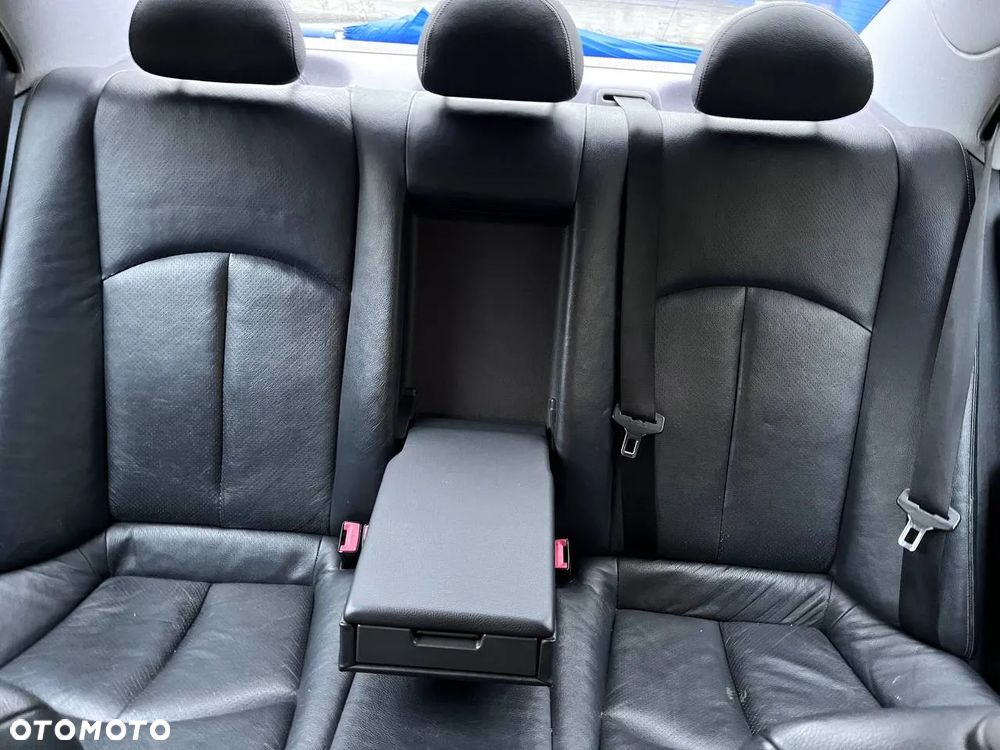 Mercedes-Benz Klasa E - 9