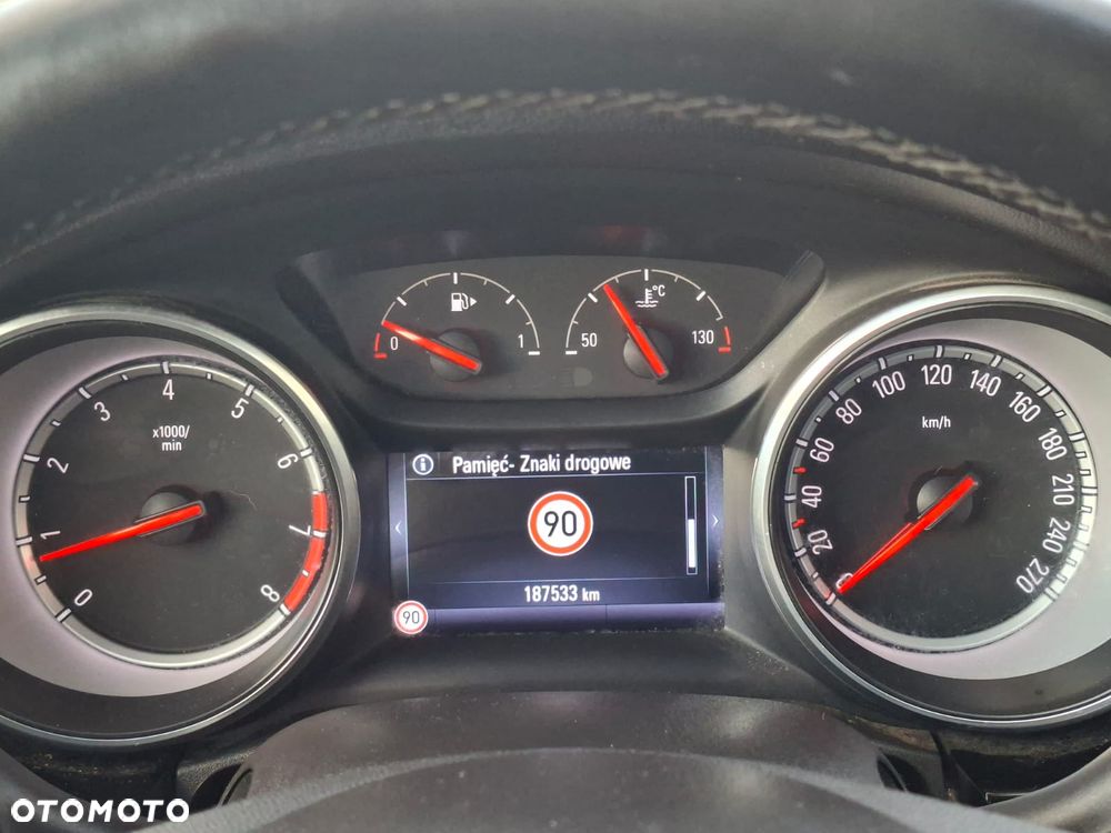 Opel Astra 1.4 Turbo Business - 11