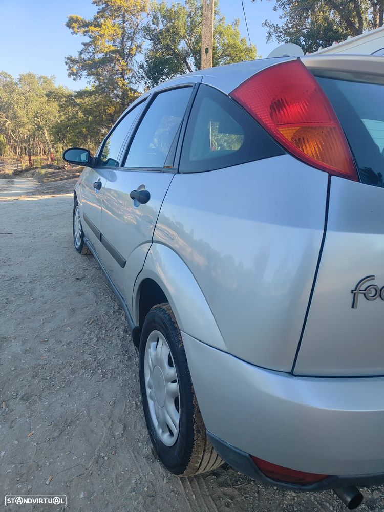 Ford Focus 2000 photo 5