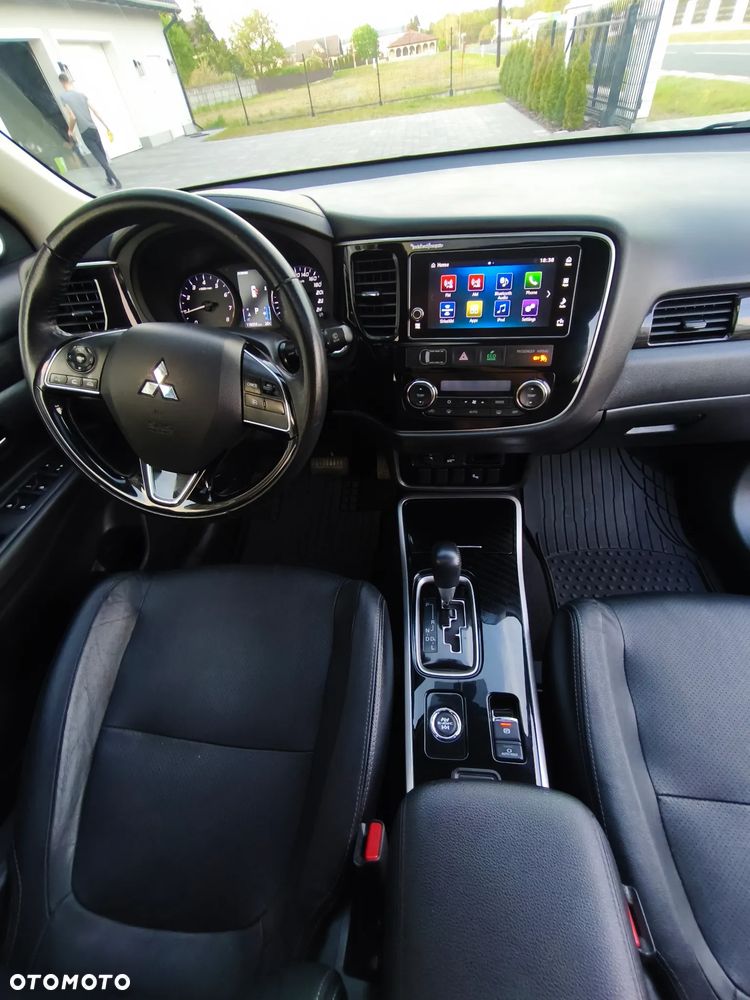 Mitsubishi Outlander - 12