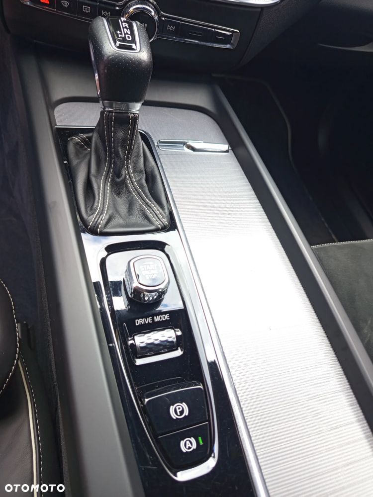 Volvo XC 60 D4 R-Design - 19